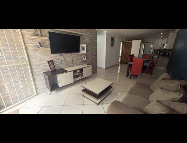 3 BEDROOM APARTMENT FOR SALE IN FLORIDA